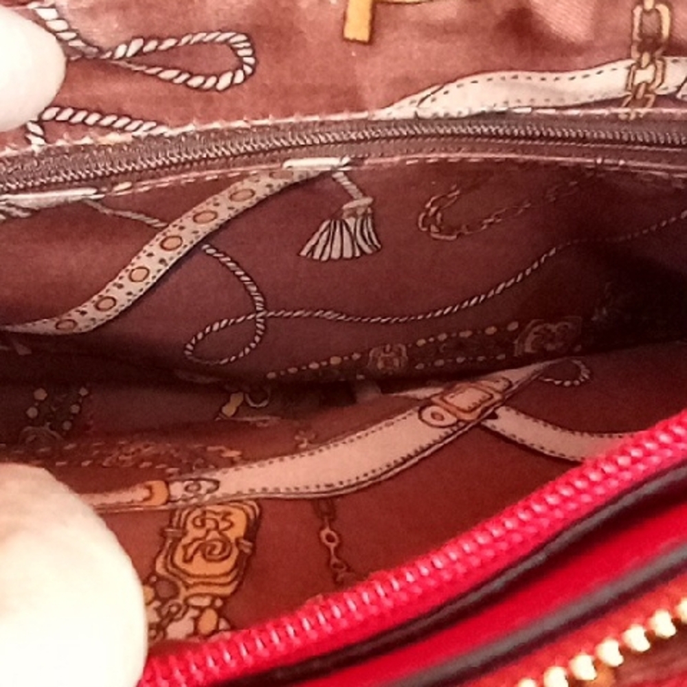 Elegant Red Handbag - Picture 2 of 12